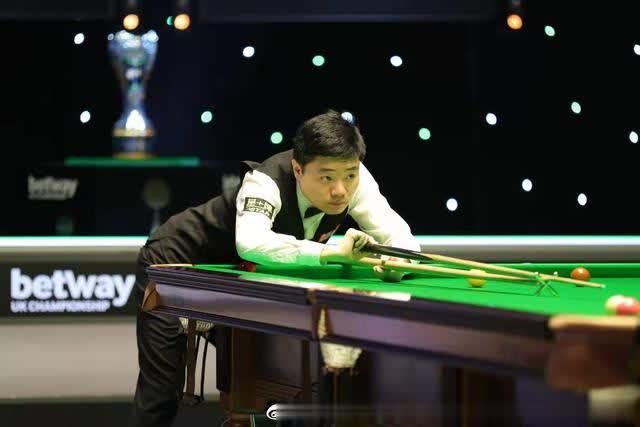 手高调宣布 手高调宣布